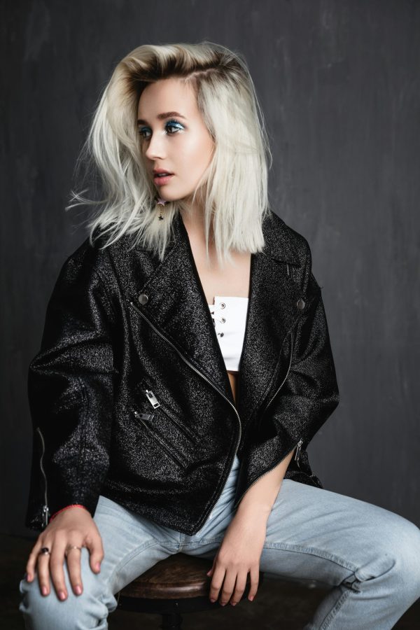 Woman with beachy waves and glowing hair – premium styling in Paarl and surrounds